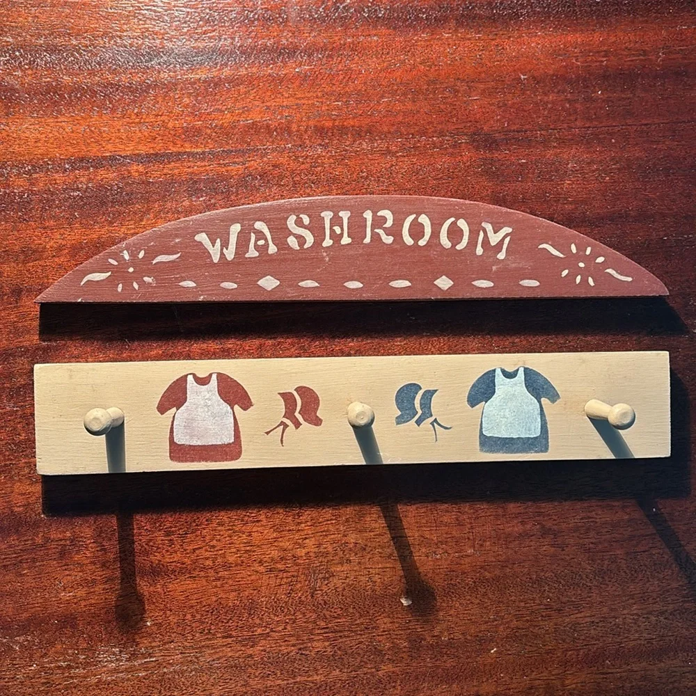 NWOT Country Style Wooden Washroom Sign